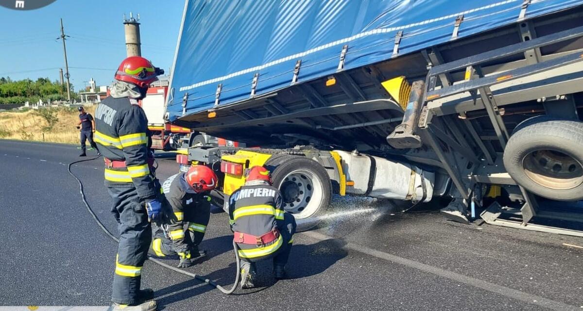 TIR cu numere de Argeș, implicat într-un accident pe Centura Severin 1 0b019710de823537a1b1e94427cdf275329a3819 - TIR cu numere de Argeș, implicat într-un accident pe Centura Severin